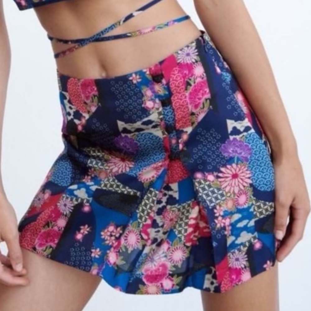 NWT ZARA PATCHWORK PRINTED SATIN EFFECT MINI SKIRT, Small